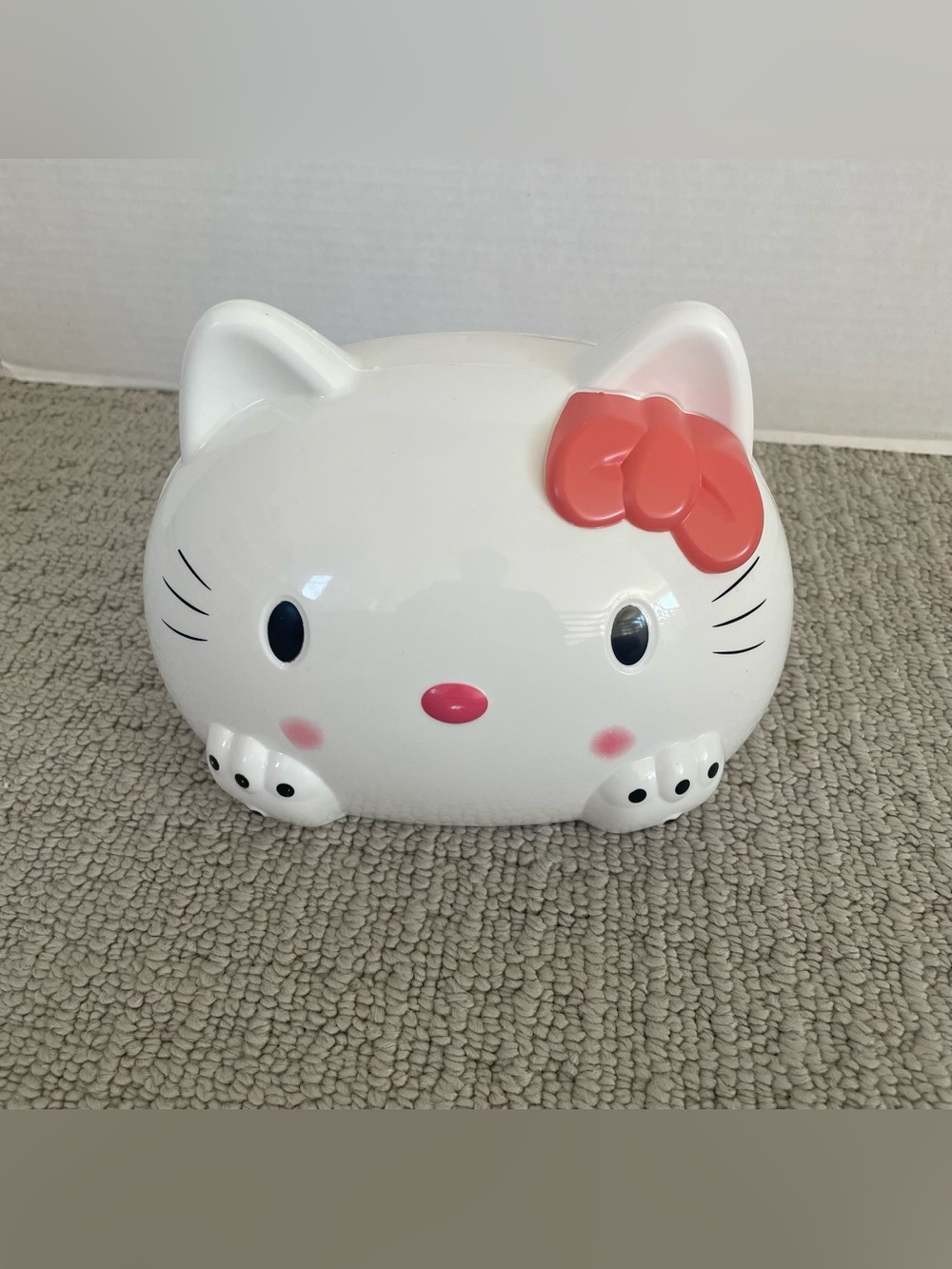 New hello kitty head tissue holder